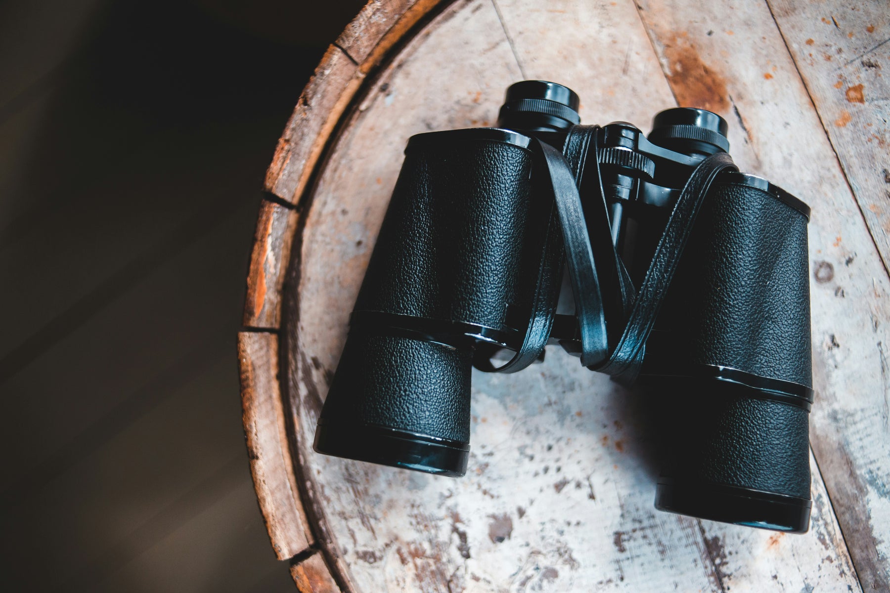 How to adjust binoculars