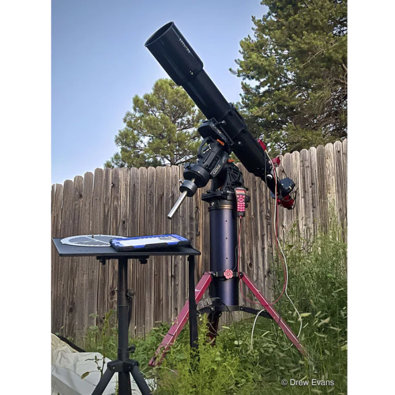 Explore Scientific ED152 Air-Spaced Triplet Telescope in Carbon Fiber assembled on a mount and at the garden facing to the sky.